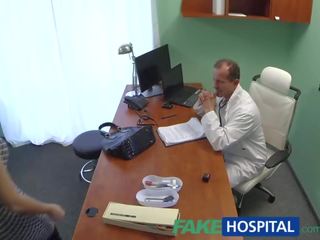 Fakehospital كبير الثدي عسل لديها ل إلى الوراء مشكلة