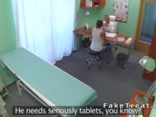 Medicin practitioner fucks ryska patienten