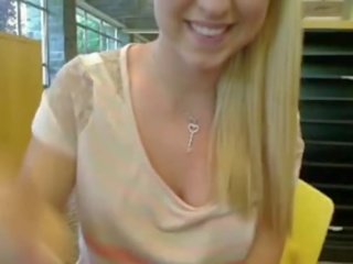 Tasha van www.mysluttycams.com spuiten in bibliotheek gisteren