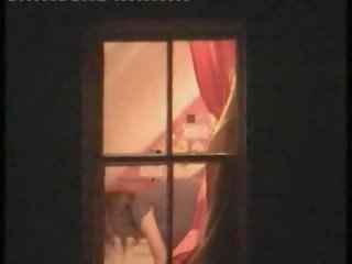 Frumos model prins nud în ei cameră de o fereastră peeper