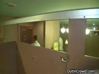 Seorang lelaki seks / persetubuhan dan menghisap dalam yang bilik mandi 17 oleh outincrowd