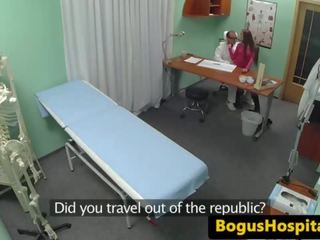 Européen patient baise specialist tous sur bureau